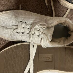 Clarks Women's Sneakers in Cream and Tan